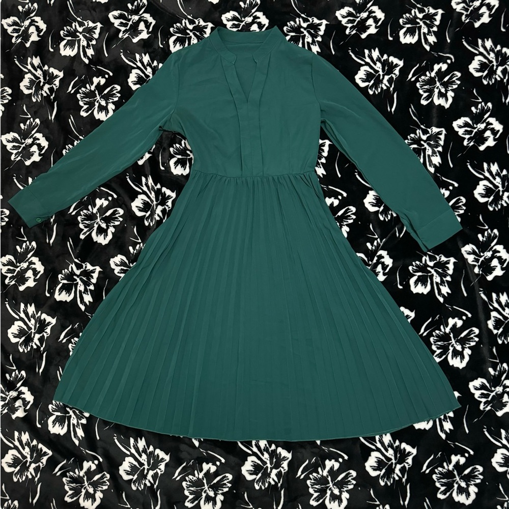 Elegant Green Pleated Dress
